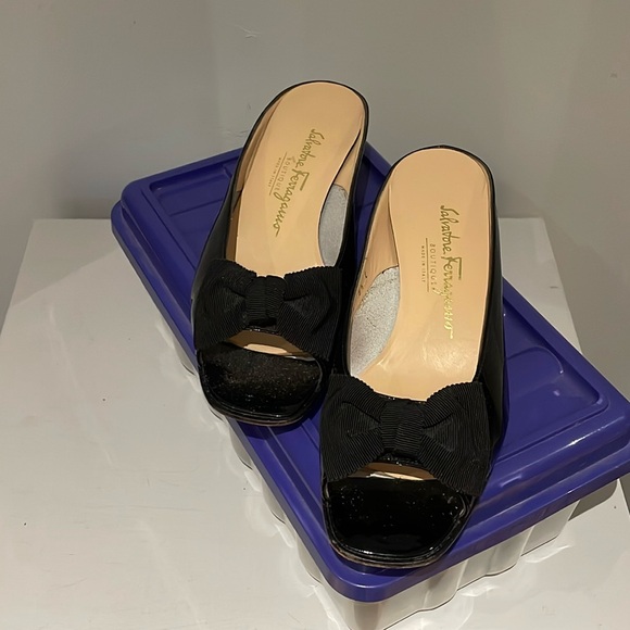 Salvatore Ferragamo Peep Toe Heels - Size 8.5 - Picture 2 of 15
